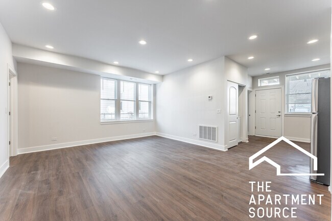 Building Photo - 4352 N Troy St