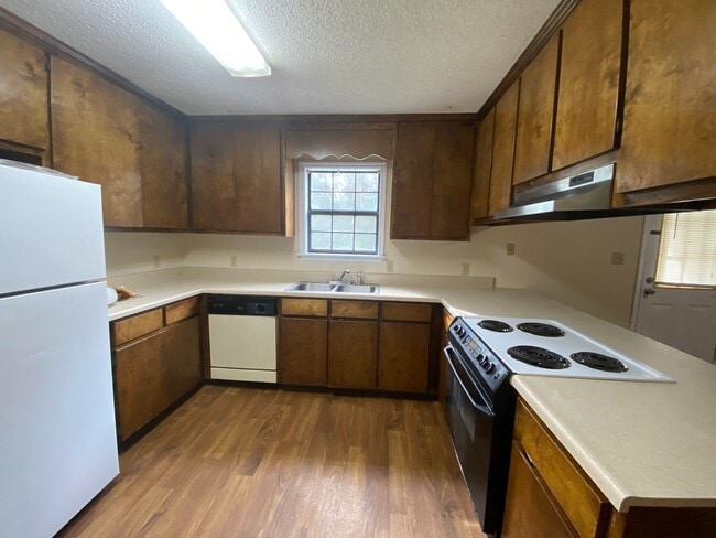 Building Photo - 6111 Vinnie Dr