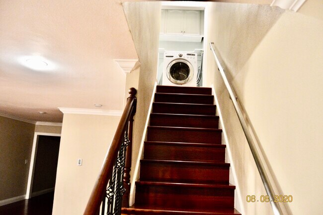 Building Photo - 5104 Westmont Ave