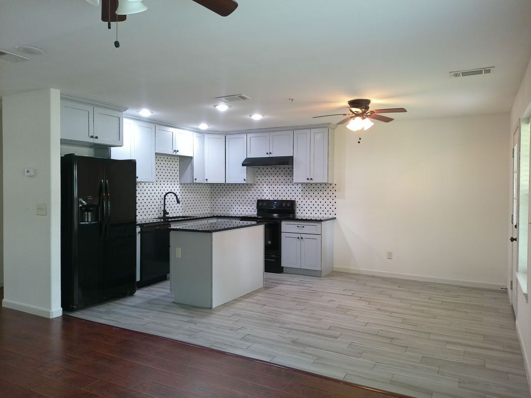 Primary Photo - 22262 Adams St
