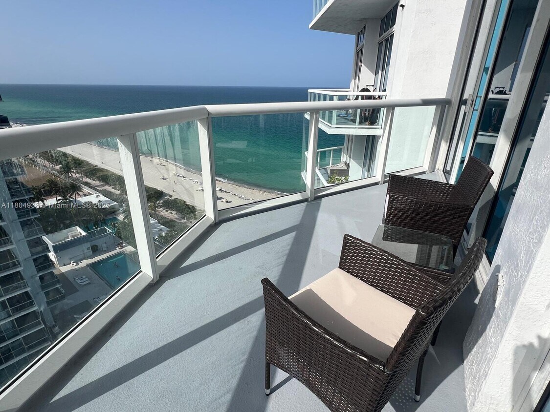 Primary Photo - 6515 Collins Ave