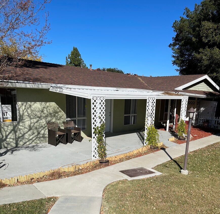 Foto principal - 26749 Oak Crossing Rd