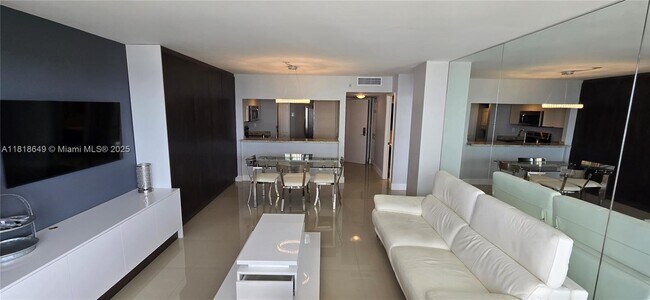 Foto del edificio - 600 NE 36th St
