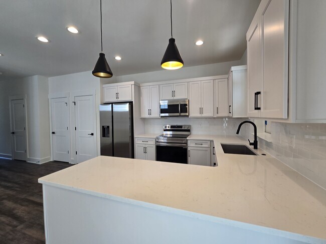 Building Photo - 525 Taffy Wy