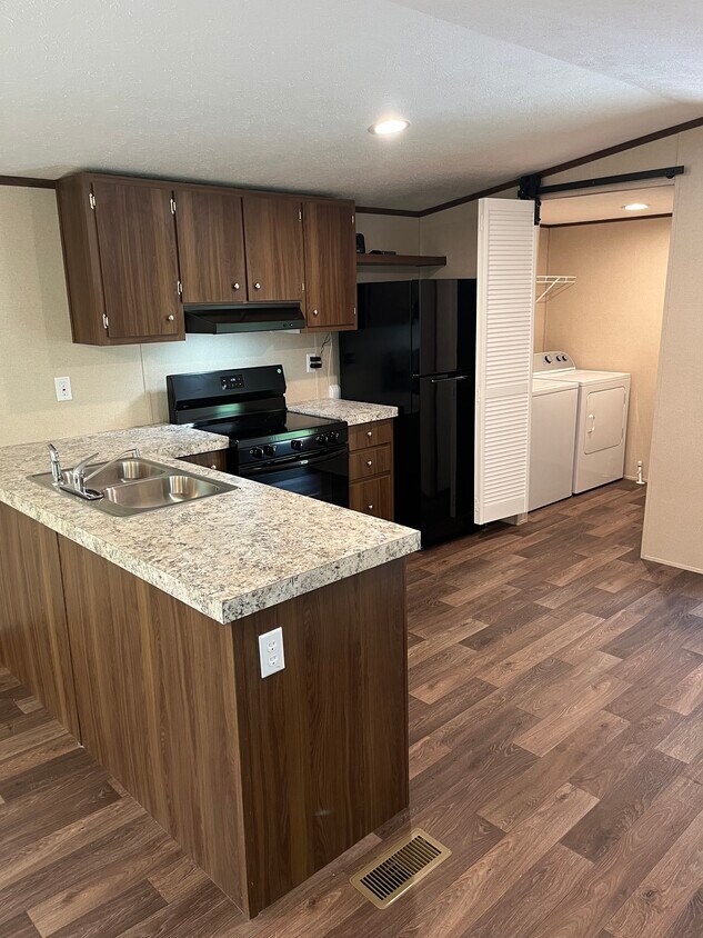 Foto principal - Single Family Manufactured Home