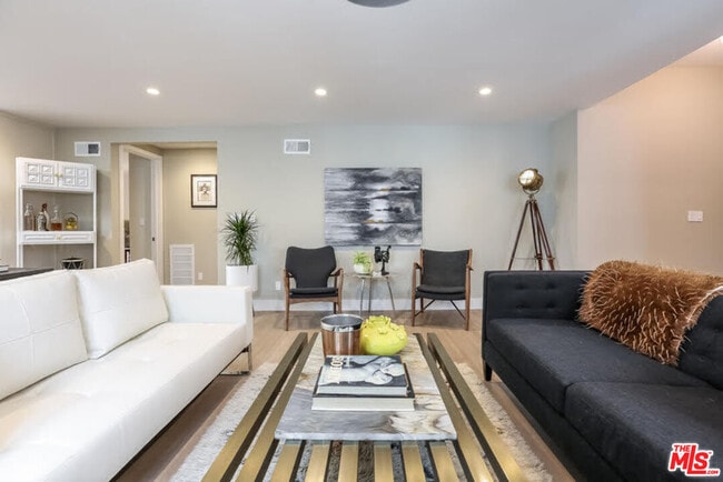 Building Photo - 9016 Dicks St