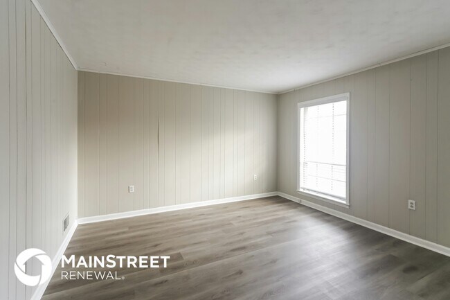 Foto del edificio - 2812 Lake Park Rd