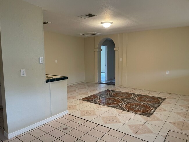 Building Photo - 5 bed / 4 ba house - Olivehurst