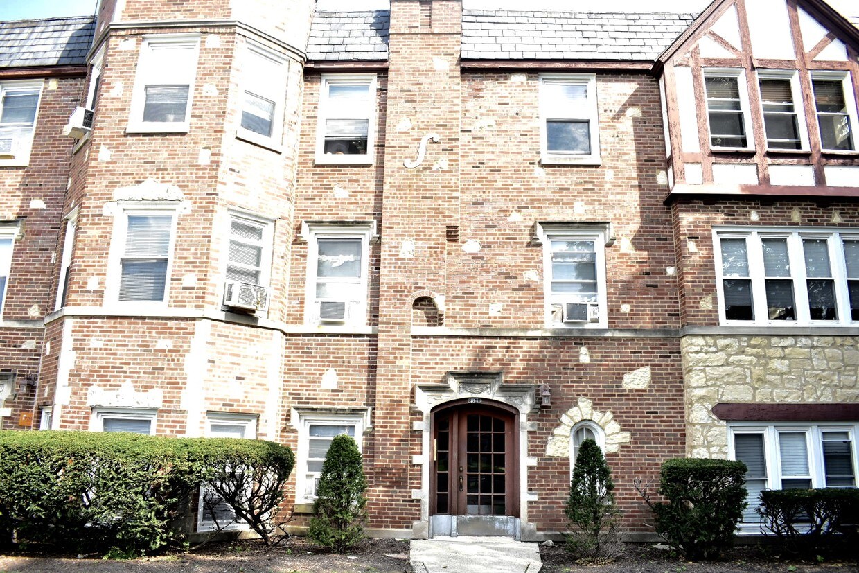 4941 N Monitor Ave, Chicago, IL 60630 Apartments in Chicago, IL