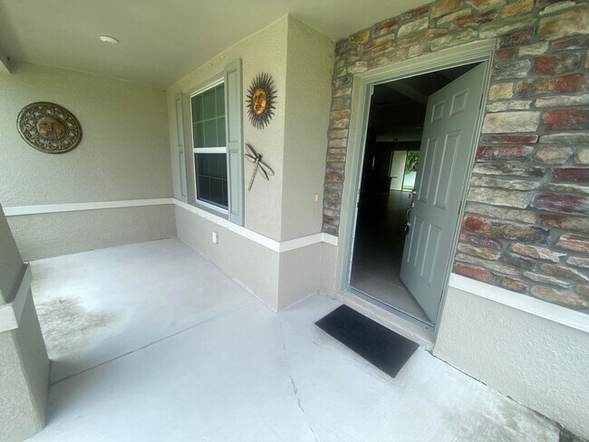 Building Photo - 1733 SW 38th Ln