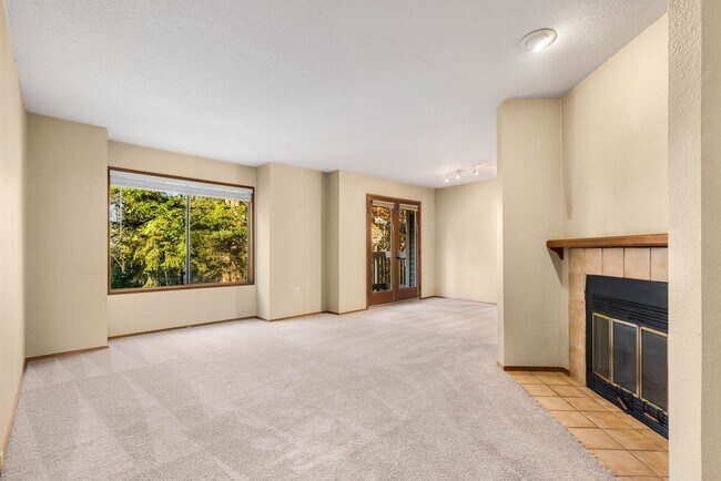 Building Photo - 2 Bedroom 2 Bathroom Condo Near Downtown Kirkland