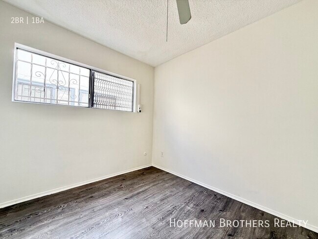 Foto del edificio - 1046 S Hobart Blvd