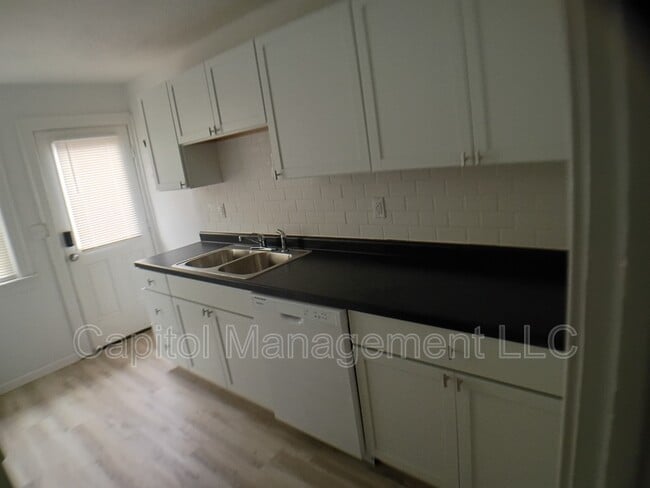 Photo - 316 West Saginaw Street Apartment