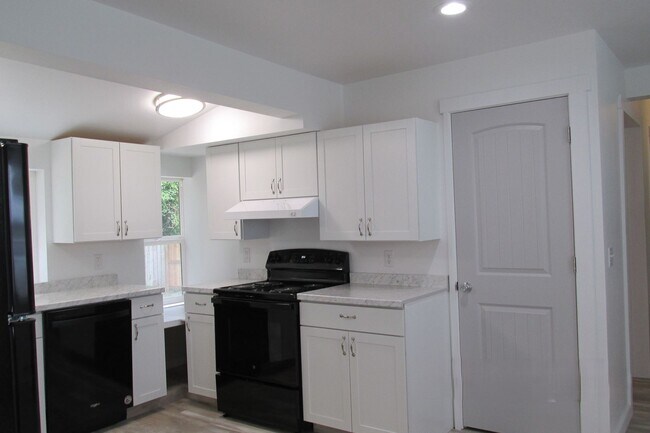 Foto del edificio - 3 Bedroom House in Mount Vernon