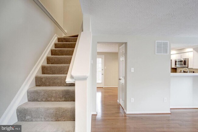 Building Photo - 6038 Weekend Way