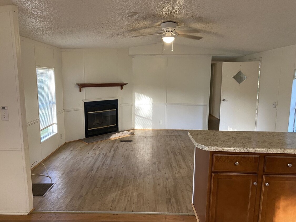 Building Photo - Mobile Home For Rent in Crawfordville