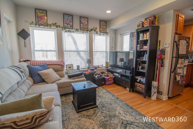 Building Photo - 2748 N Kostner-2