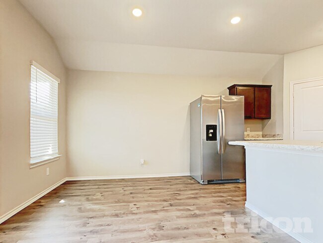 Foto del edificio - 1904 Strongbark Dr