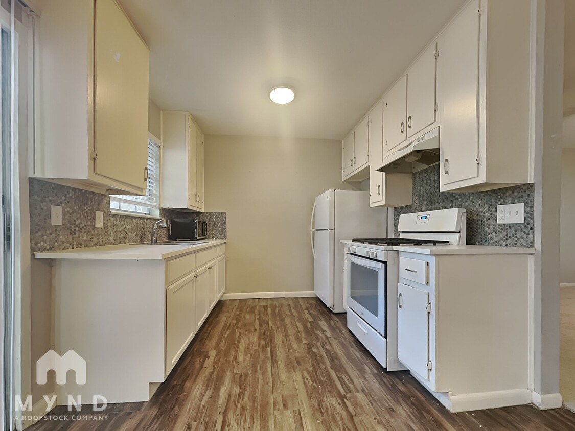 Primary Photo - 1010 N Meadows Dr