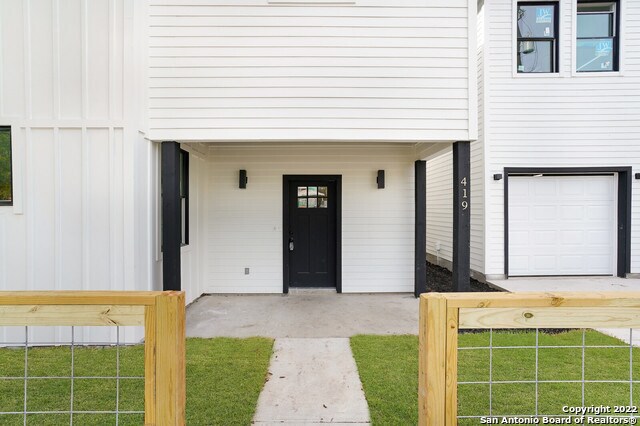 Building Photo - 419 N Mesquite St