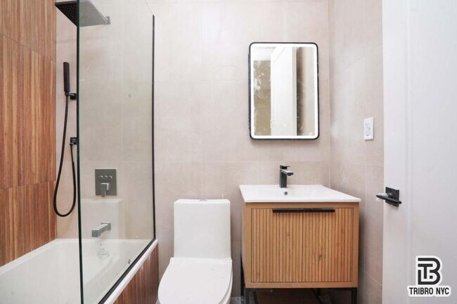 Building Photo - 3 bedroom in Brooklyn NY 11206