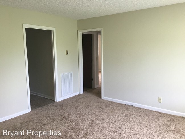 Building Photo - 301 Highland Heights Dr