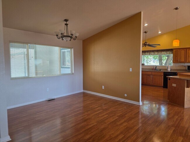 Building Photo - 3671 Sandstone Dr