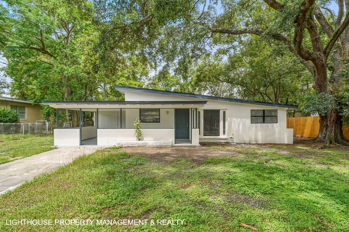 Primary Photo - Renovated 3 Bed/2 Bath Home with Den & Off...