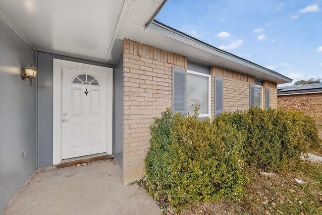 Foto del edificio - 6805 Newcastle Pl