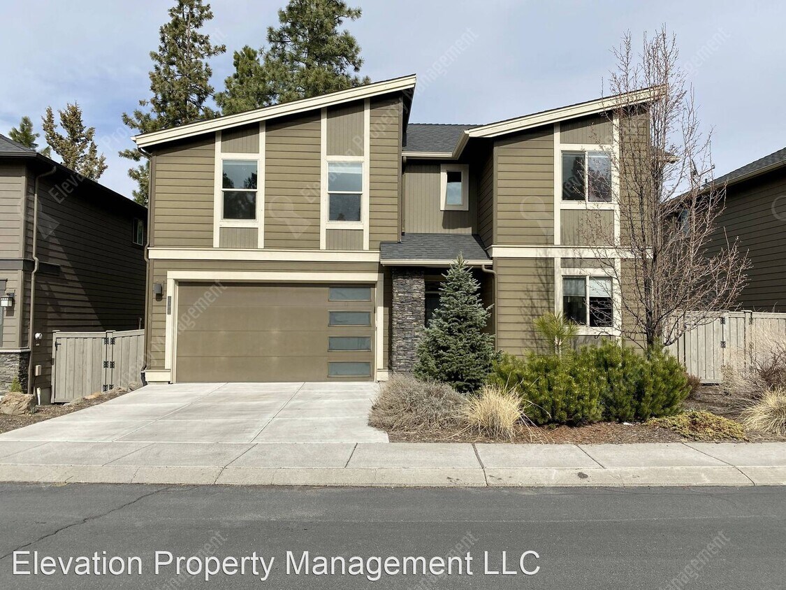 3 br, 2.5 bath House 2368 NW Debron Lane House Rental in Bend, OR