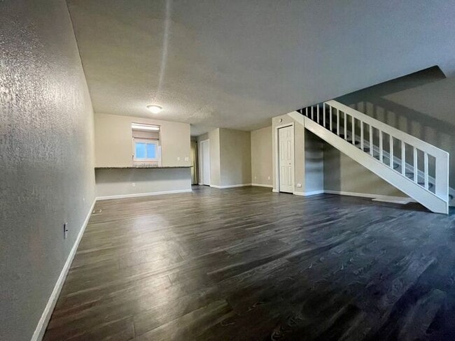 Foto del edificio - Spacious 3-bedroom, 2.5-bathroom Townhome