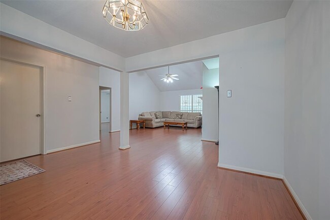 Foto del edificio - 6607 Bayou Crest Dr