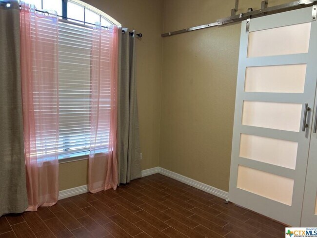 Building Photo - 203 Weeping Willow Ct