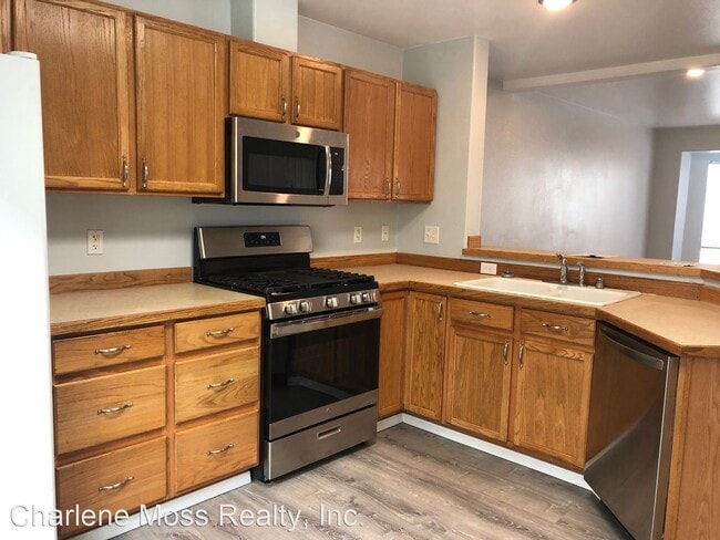 Building Photo - 3 br, 1.5 bath House - 1921 Bragaw Square ...