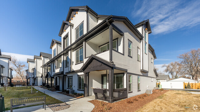 Building Photo - Hidden Acres Townhomes