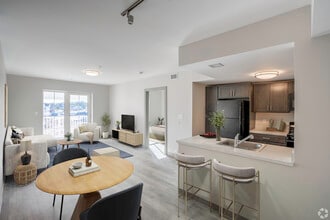 Building Photo - Woodland Cove