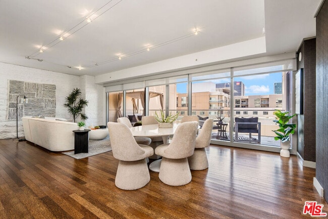 Building Photo - 6250 Hollywood Blvd