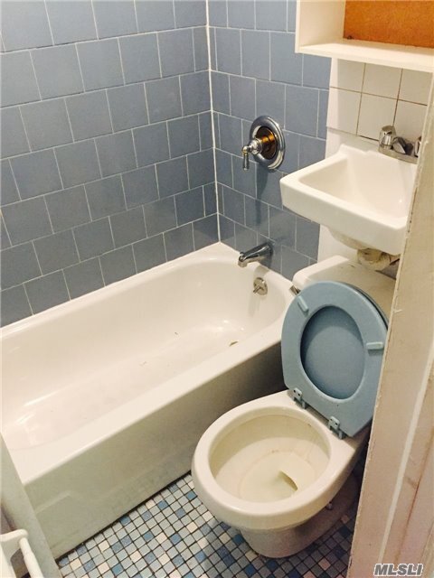 Building Photo - 304 Maujer St