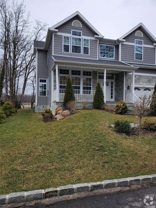 Apartments for Rent in Mill Neck NY with a Swimming Pool 2 Rentals