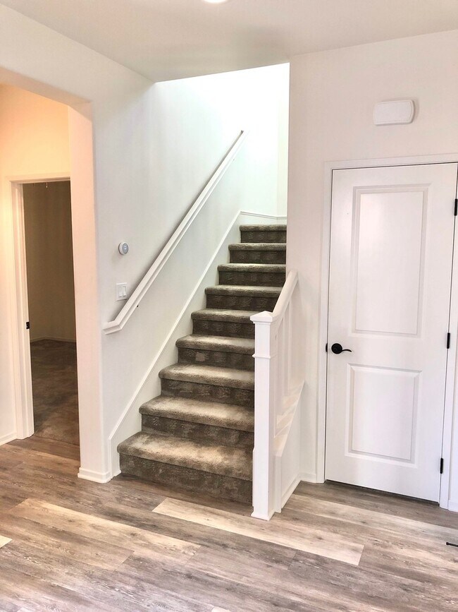 Building Photo - Beautiful 4 Bed 3 Bath Home In Harmony Gro...