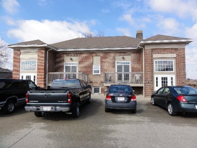  - 4912 Packers Ave