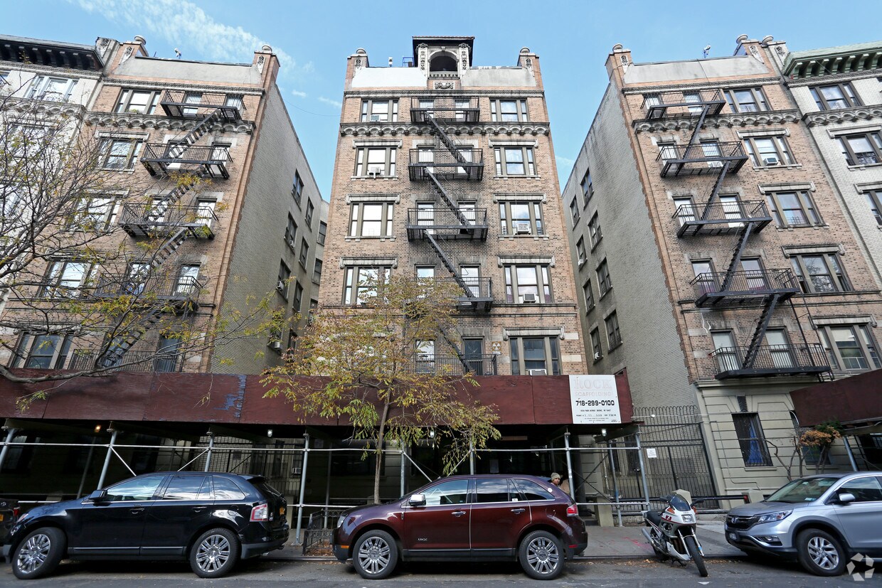 Foto del edificio - Hilltop Manhattan Portfolio