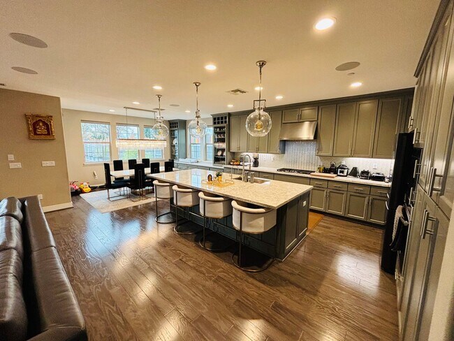 Foto del edificio - Home is occupied. DO NOT DISTURB TENANTS