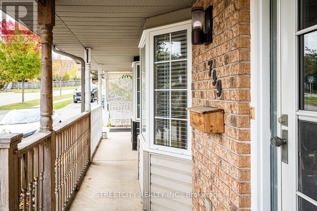 Building Photo - 799 Deveron Crescent