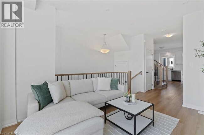 Photo du bâtiment - 55 TOM BROWN Dr