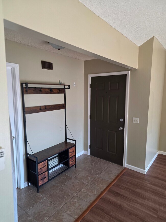 Foto del edificio - 1611 Lyndhurst Dr