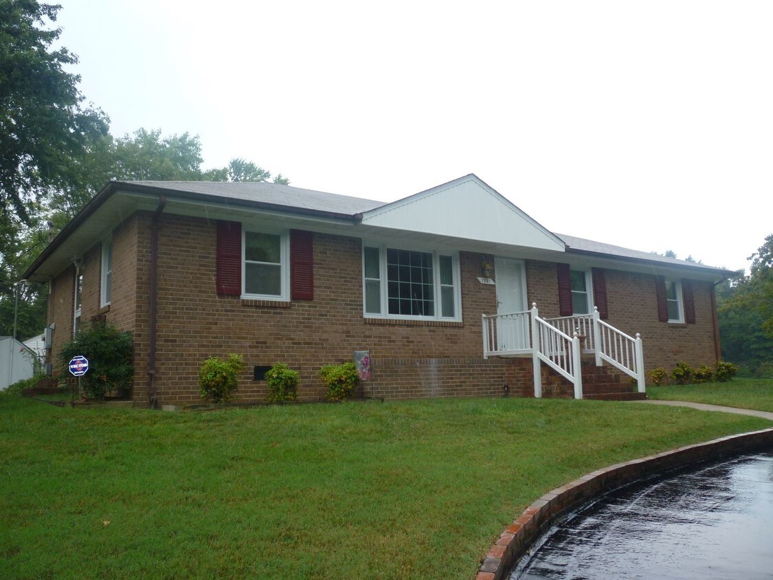 7381 Ewell Rd, Mechanicsville, VA 23111 House for Rent in