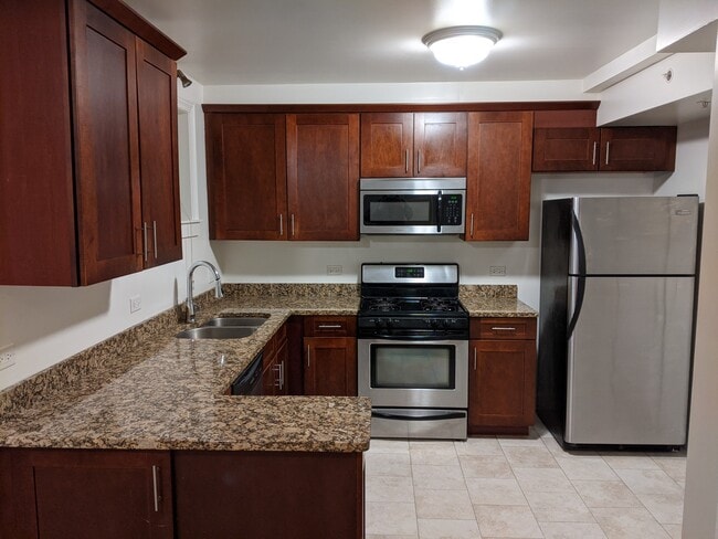 Building Photo - 800 Brummel St