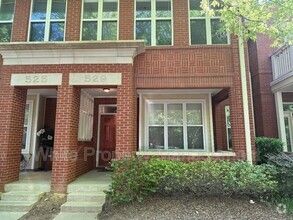 Building Photo - 529 E 9th St