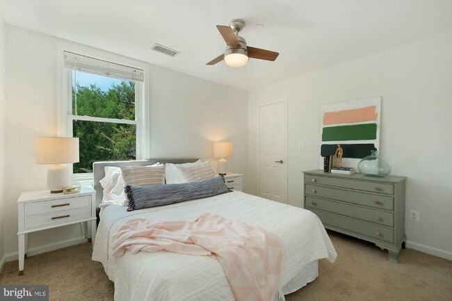 Foto del edificio - 730 11th St NE